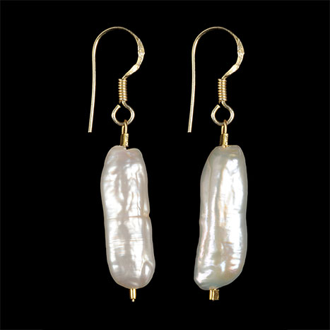 2 Zucht-Perlen lang - 30,00€<br />Bügel silber vergoldet